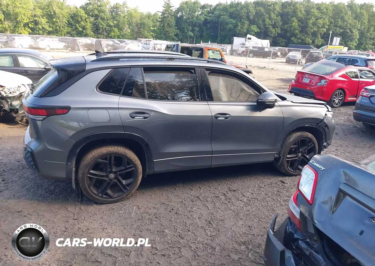 2026 Volkswagen Tiguan Se R-Line Black VIN:3VVGR7RM3TM008079 - 13