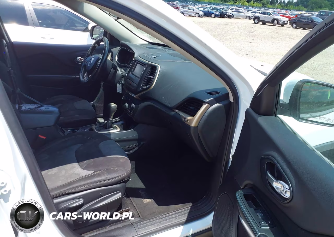 2014 Jeep Cherokee Latitude VIN:1C4PJMCS7EW179982 - 5