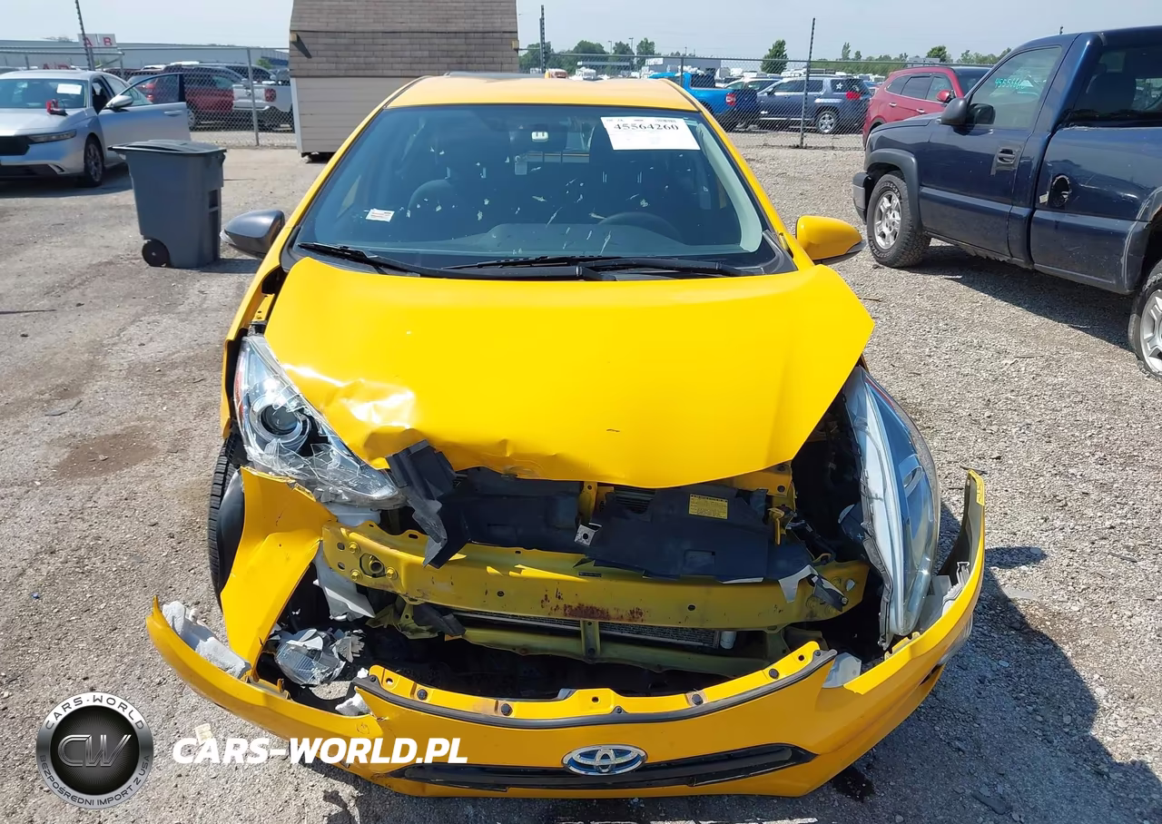 2015 Toyota Prius C Three VIN:JTDKDTB36F1087444 - 12