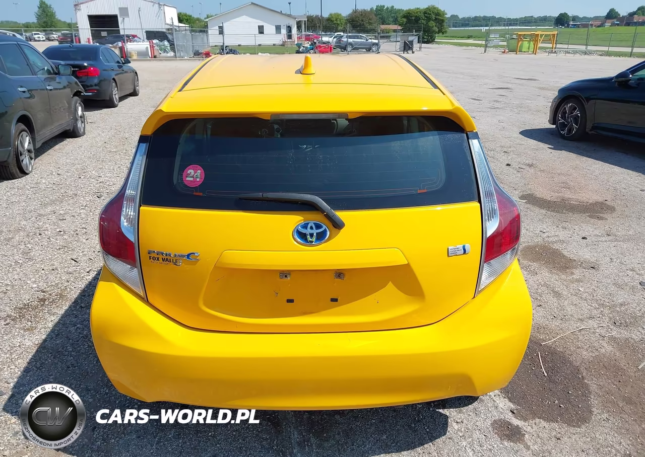 2015 Toyota Prius C Three VIN:JTDKDTB36F1087444 - 16