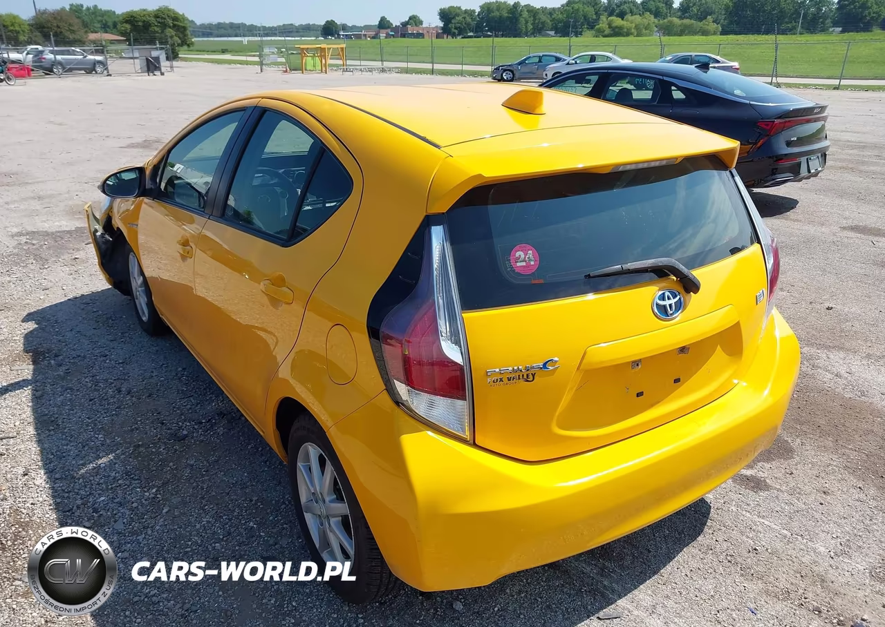2015 Toyota Prius C Three VIN:JTDKDTB36F1087444 - 3