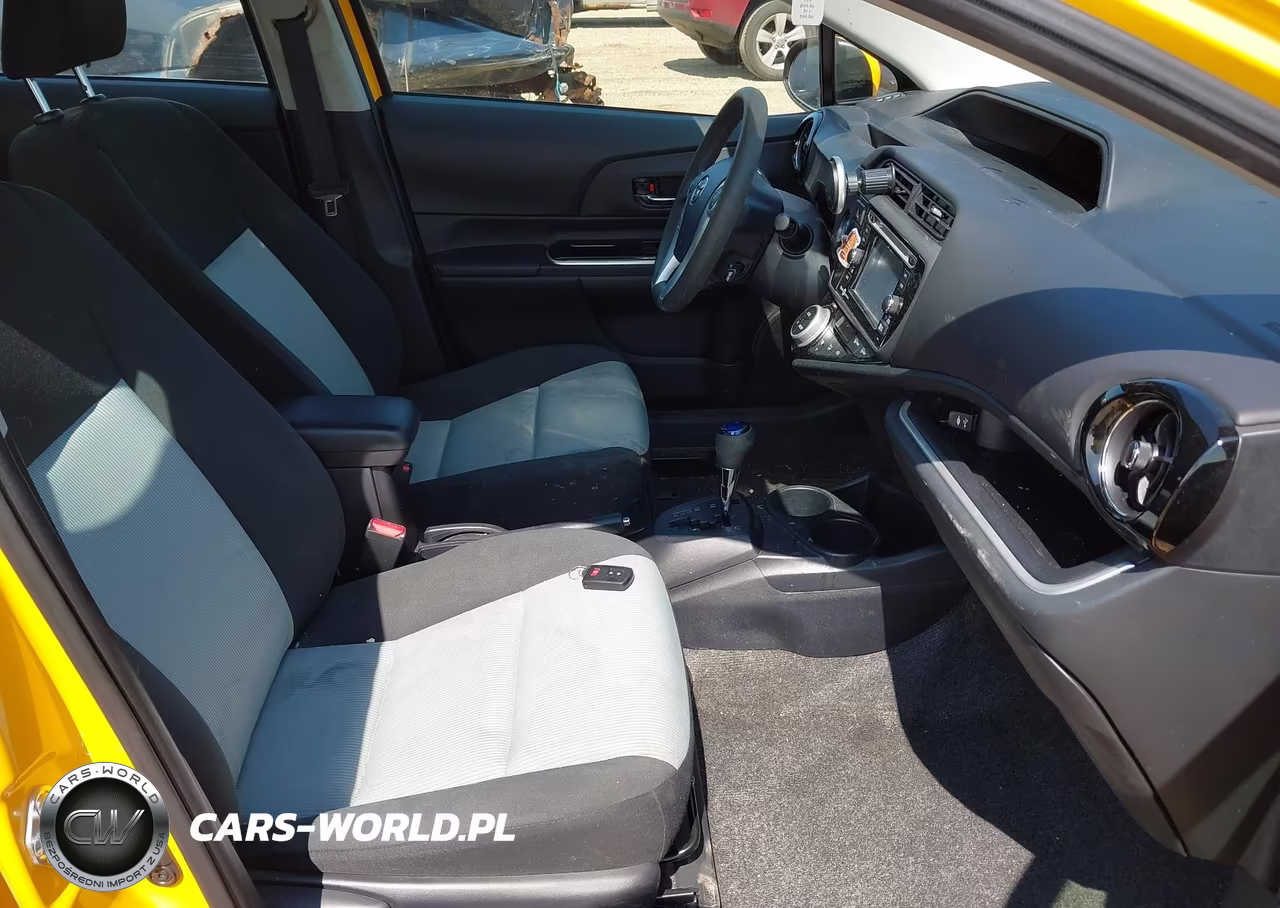 2015 Toyota Prius C Three VIN:JTDKDTB36F1087444 - 5