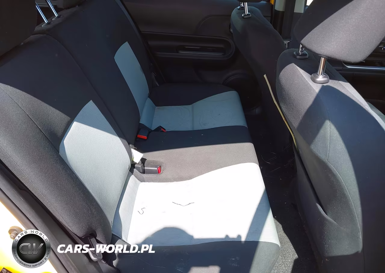 2015 Toyota Prius C Three VIN:JTDKDTB36F1087444 - 8