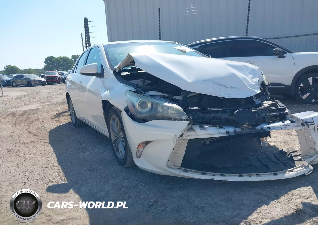2016 Toyota Camry Le – zdjęcie 1 z 16