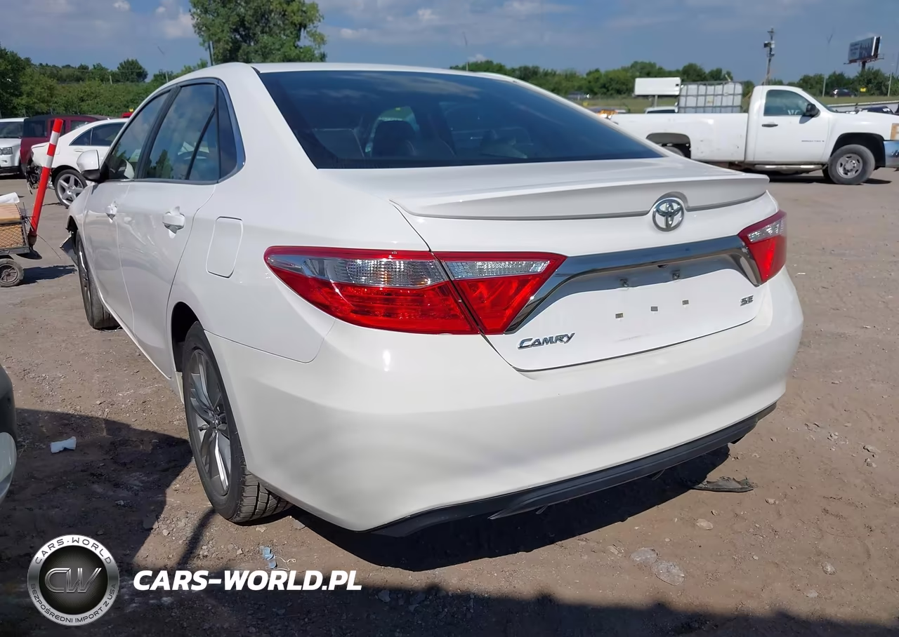 2016 Toyota Camry Le VIN:4T1BF1FK5GU208525 - 3