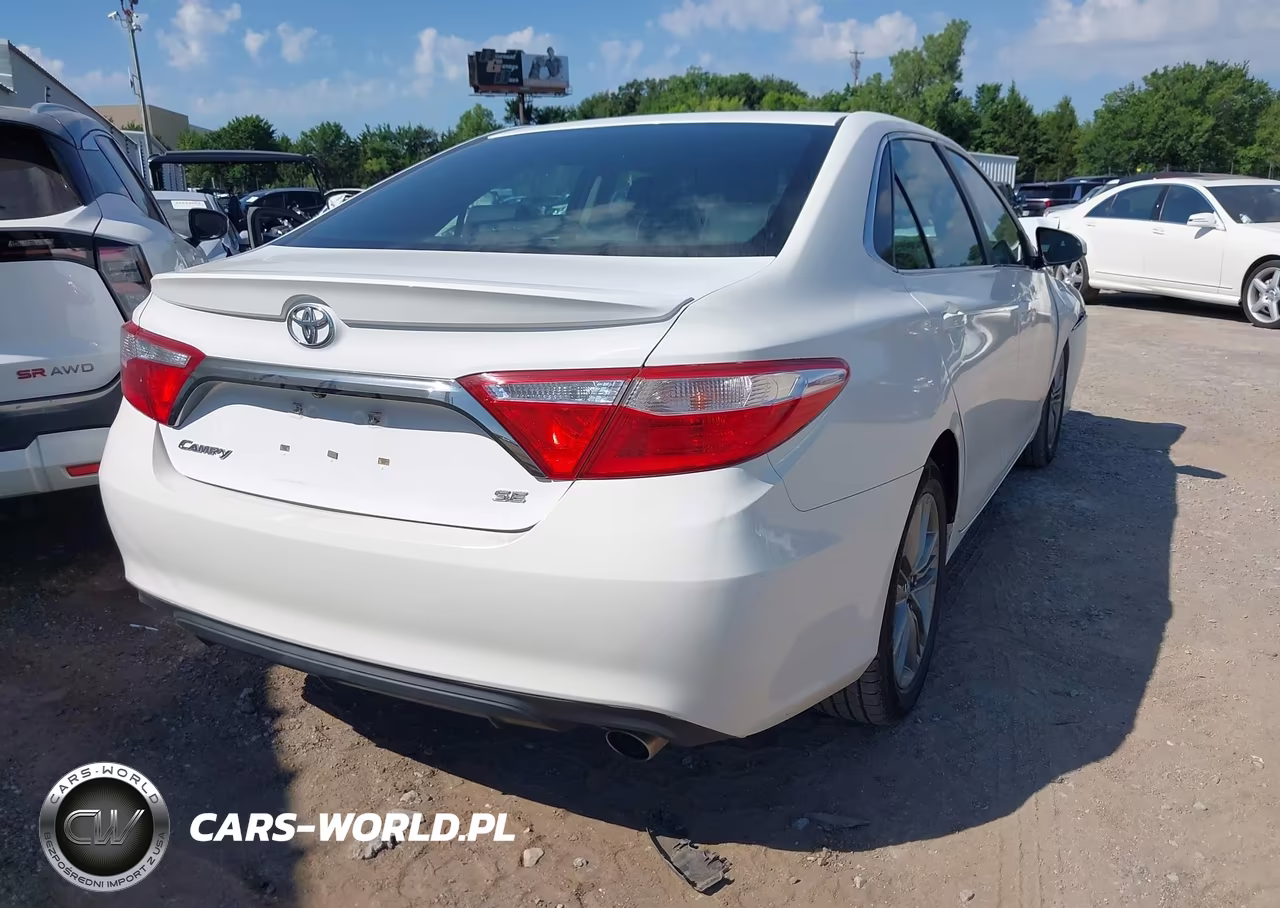 2016 Toyota Camry Le VIN:4T1BF1FK5GU208525 - 4