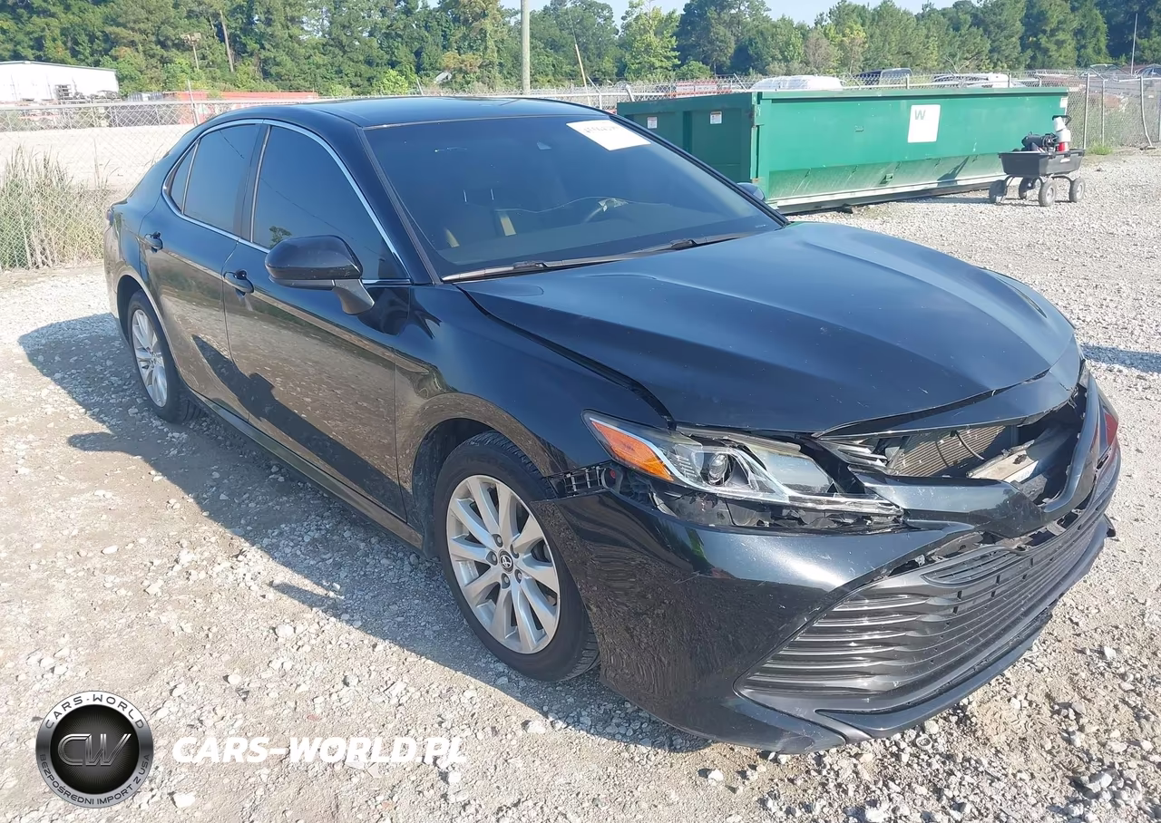 2018 Toyota Camry Le – zdjęcie 1 z 16
