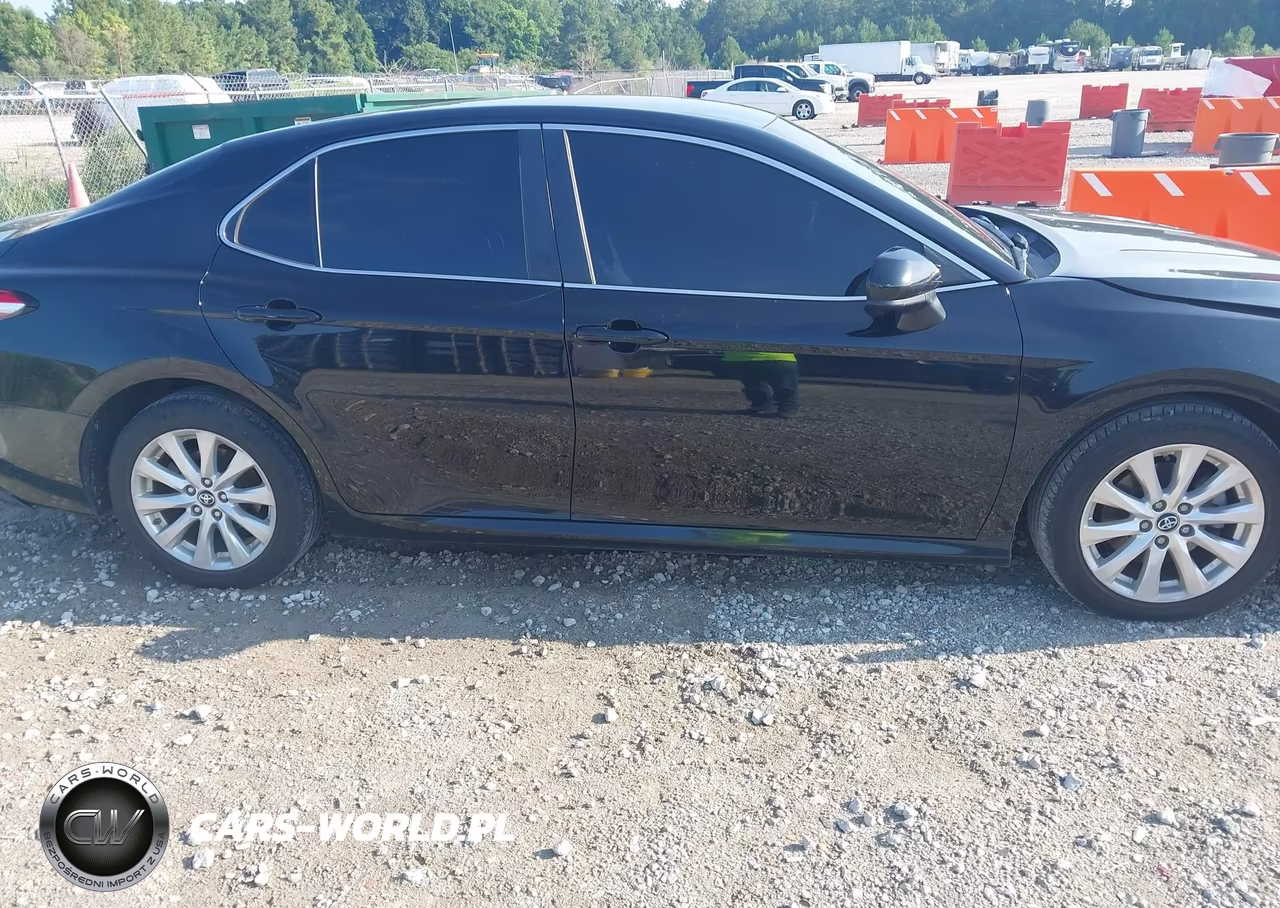 2018 Toyota Camry Le VIN:4T1B11HK4JU003930 - 13