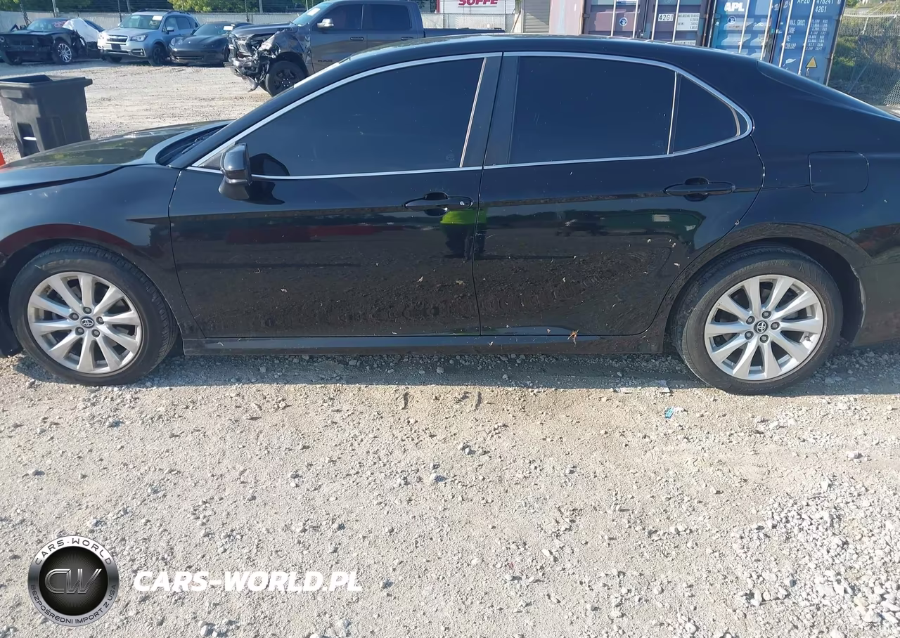 2018 Toyota Camry Le VIN:4T1B11HK4JU003930 - 14