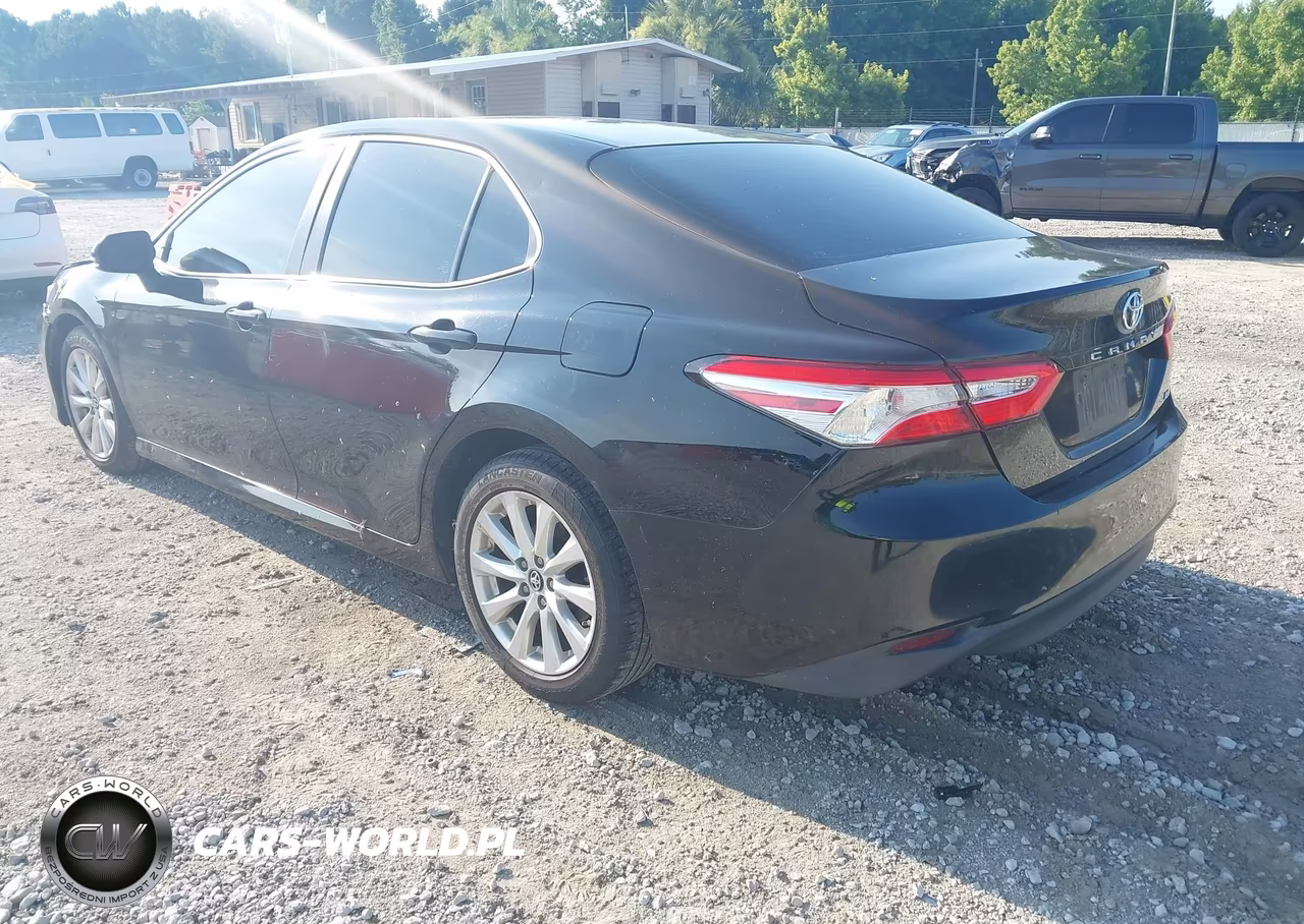 2018 Toyota Camry Le VIN:4T1B11HK4JU003930 - 3