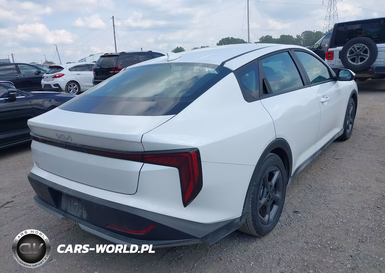 2025 Kia K4 Lxs VIN:3KPFT4DE4SE038422 - 4