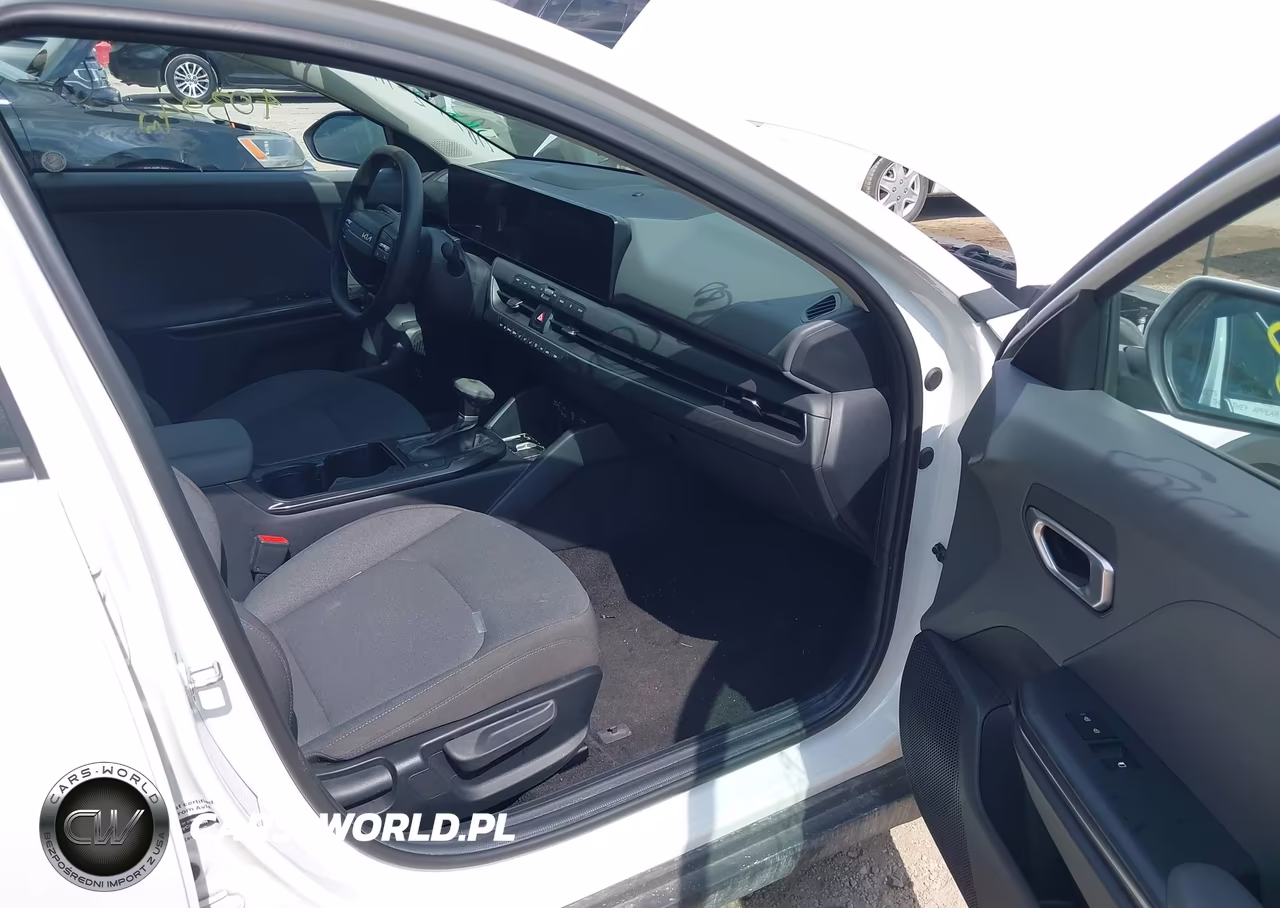 2025 Kia K4 Lxs VIN:3KPFT4DE4SE038422 - 5