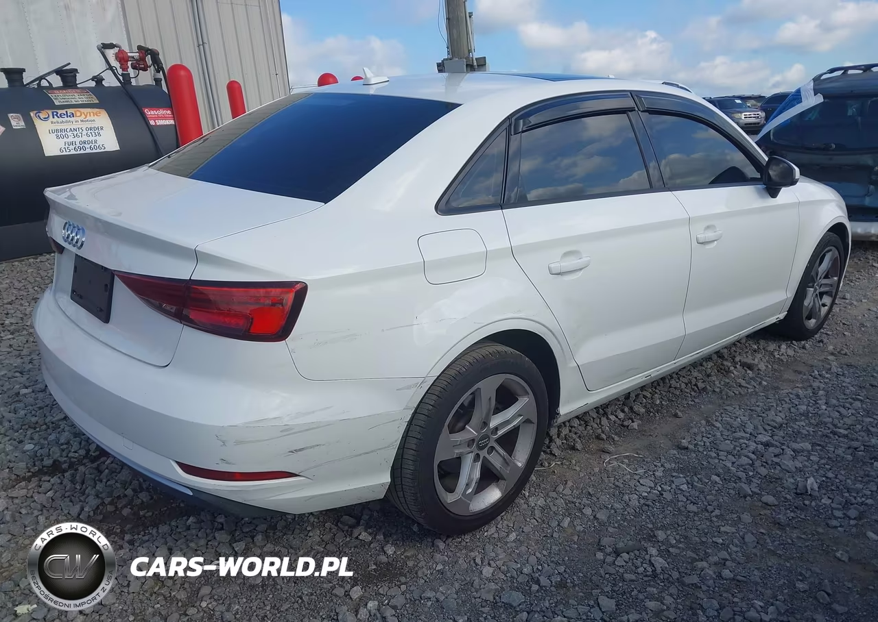 2018 Audi A3 2.0T Premium-2.0T Tech Premium VIN:WAUAUHFF8J1072253 - 4