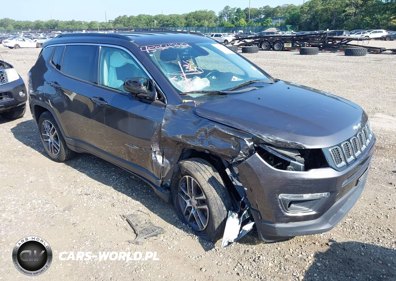 2018 Jeep Compass Latitude 4X4 – zdjęcie 1 z 17