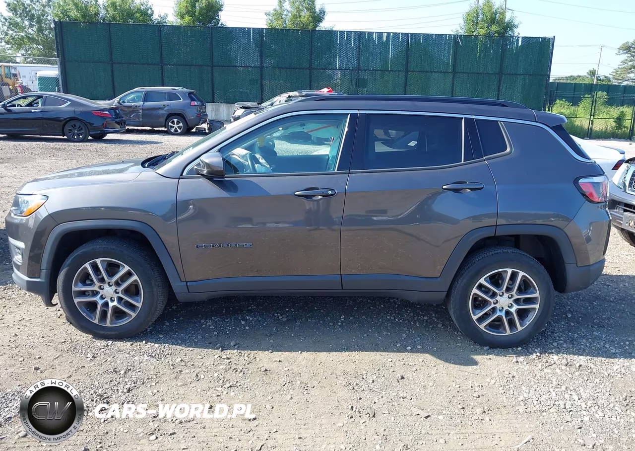 2018 Jeep Compass Latitude 4X4 VIN:3C4NJDBB1JT255690 - 14