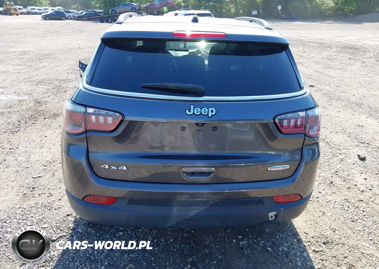 2018 Jeep Compass Latitude 4X4 VIN:3C4NJDBB1JT255690 - 16