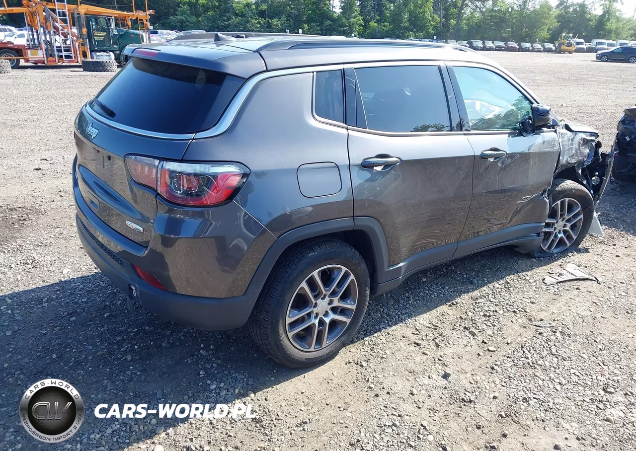 2018 Jeep Compass Latitude 4X4 VIN:3C4NJDBB1JT255690 - 4