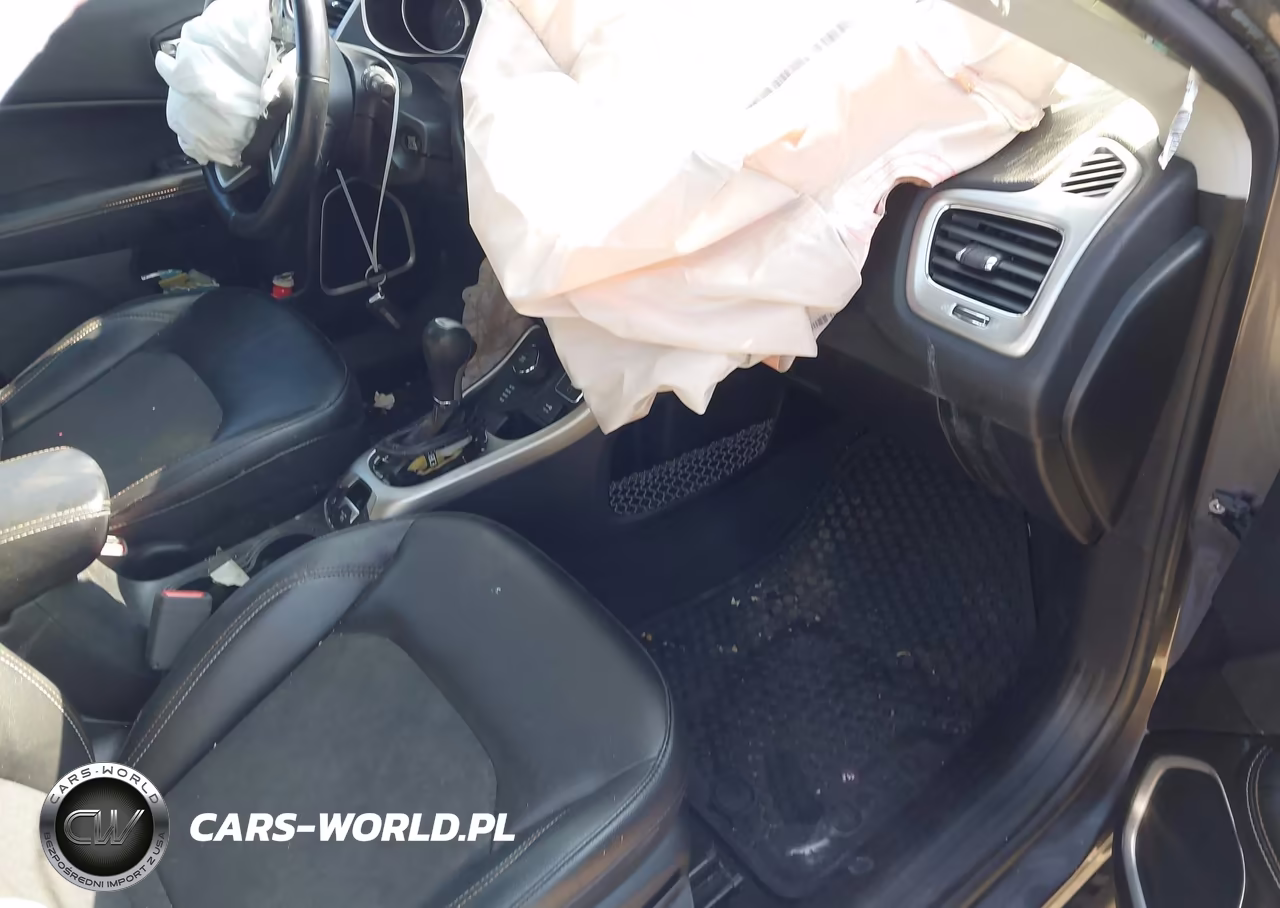 2018 Jeep Compass Latitude 4X4 VIN:3C4NJDBB1JT255690 - 5