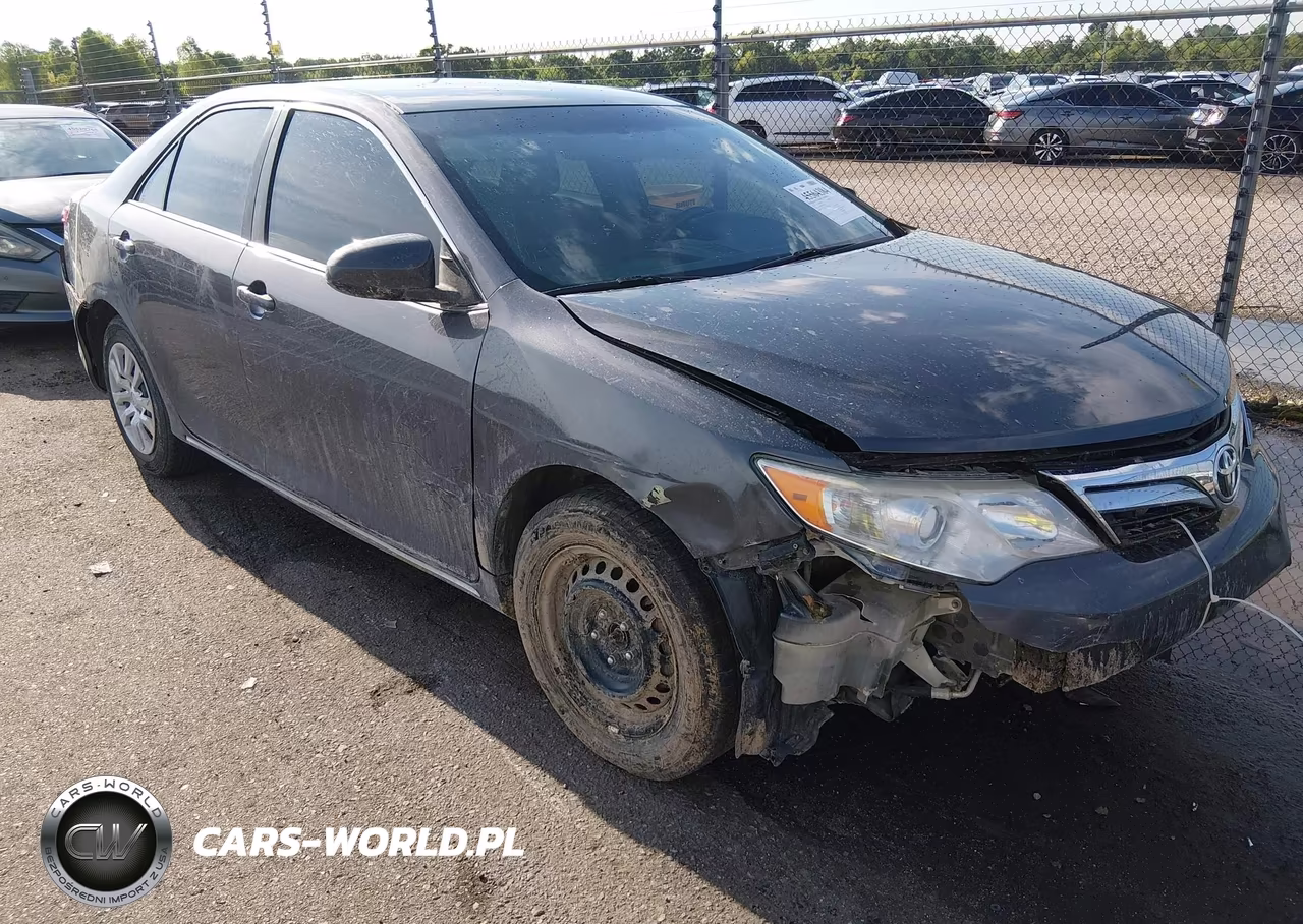 2014 Toyota Camry Le – zdjęcie 1 z 16