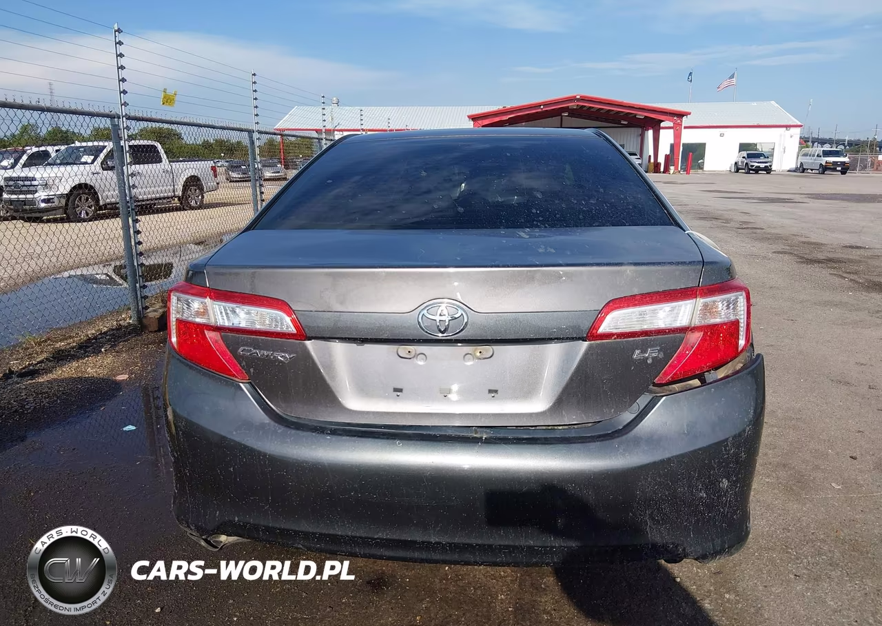 2014 Toyota Camry Le VIN:4T4BF1FK9ER387929 - 16