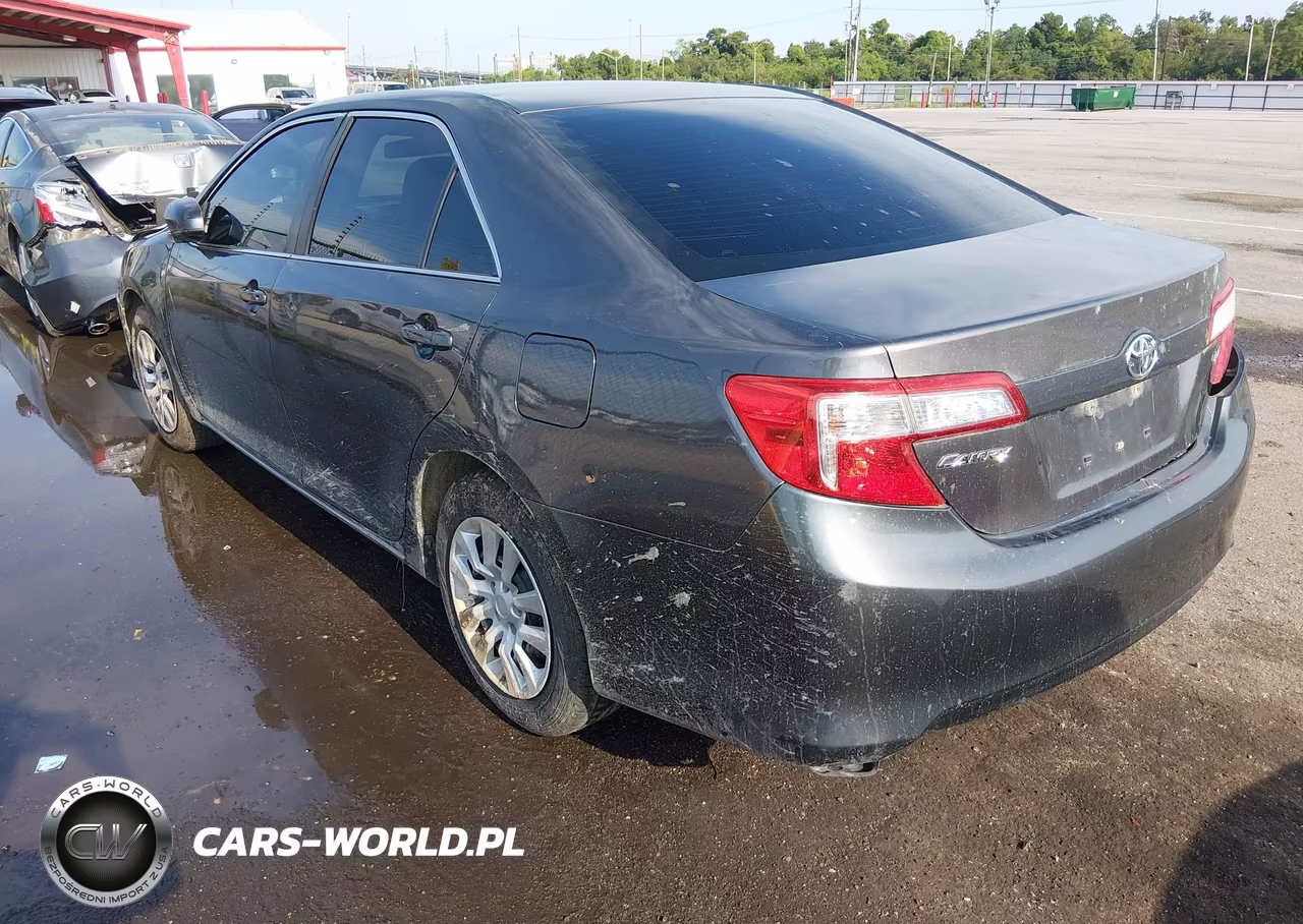 2014 Toyota Camry Le VIN:4T4BF1FK9ER387929 - 3