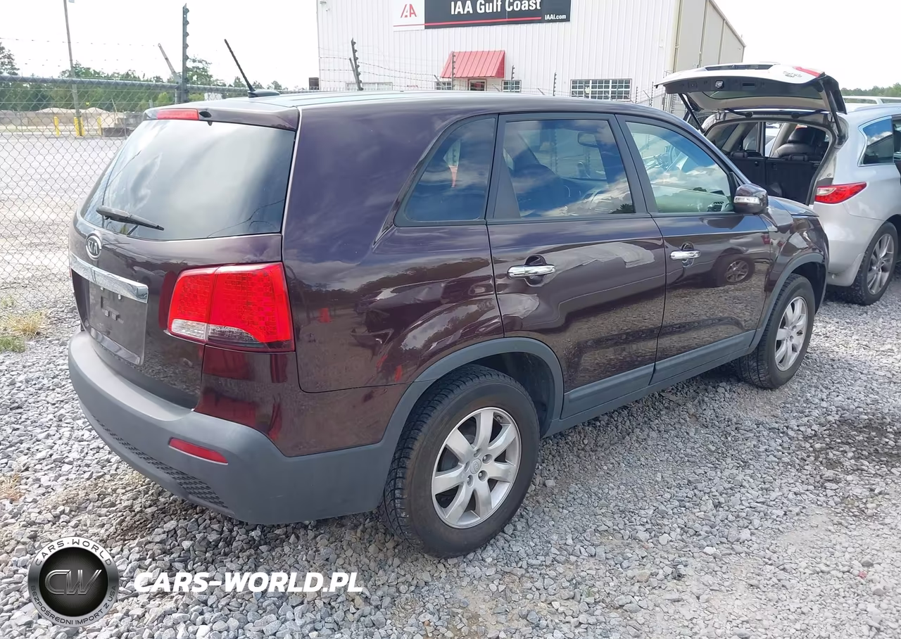 2011 Kia Sorento Lx VIN:5XYKT3A11BG159003 - 4