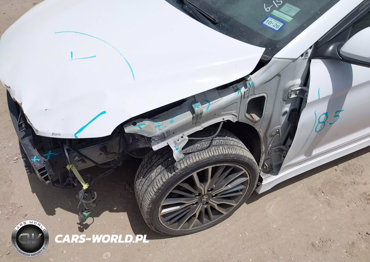 2018 Hyundai Elantra Sport VIN:KMHD04LB7JU450224 - 18