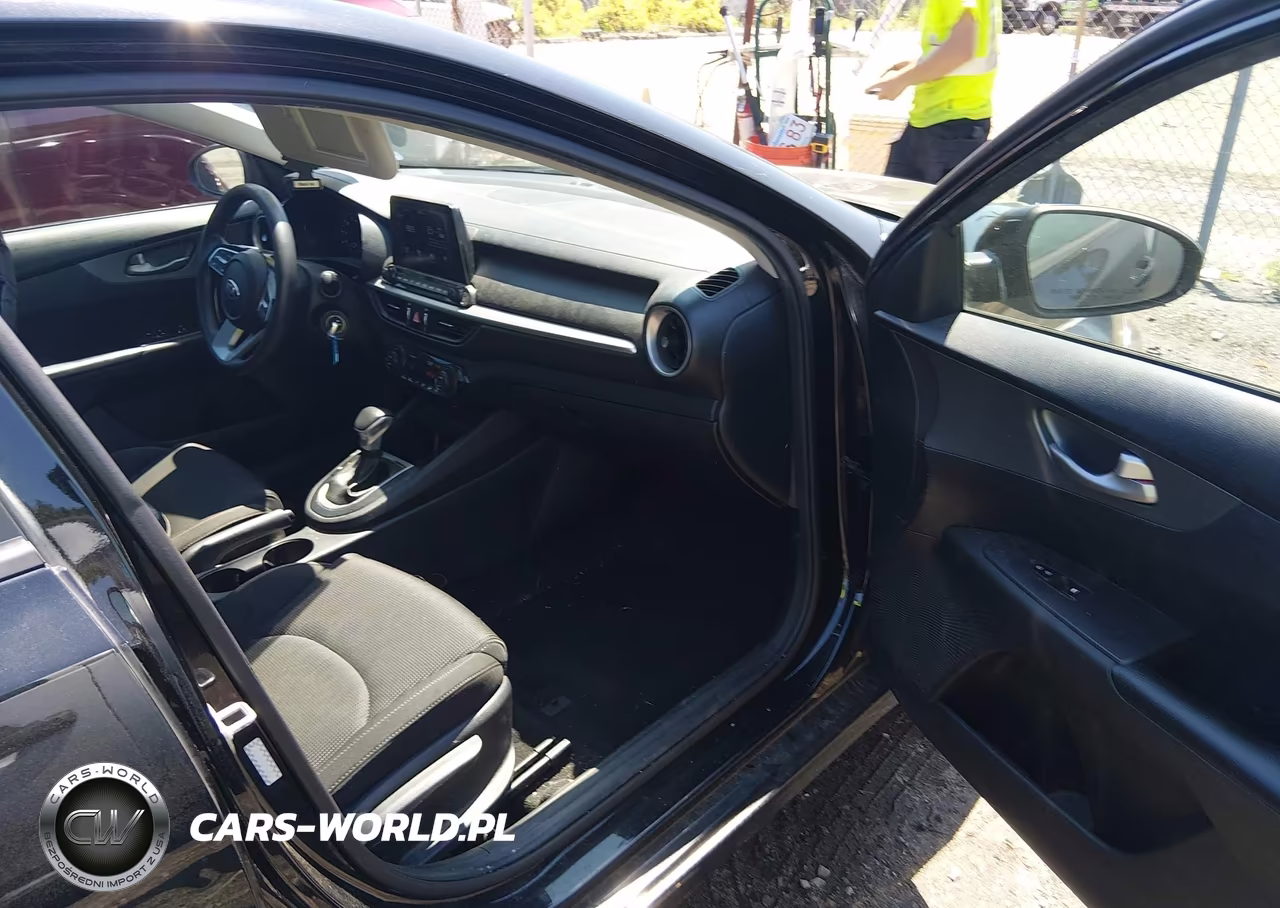 2019 Kia Forte Lxs VIN:3KPF24AD3KE102500 - 5