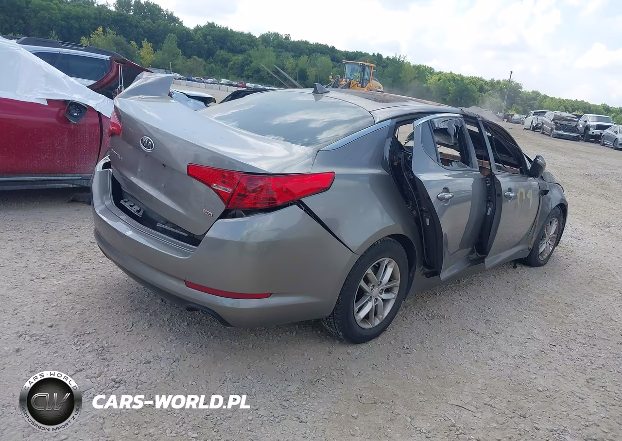 2012 Kia Optima Lx VIN:5XXGM4A70CG067643 - 4