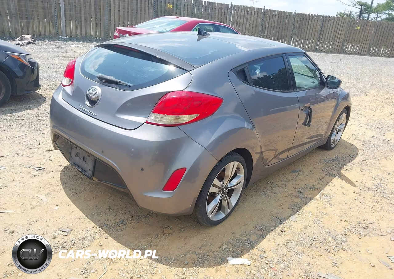 2013 Hyundai Veloster Base W-Black VIN:KMHTC6AD2DU151750 - 4