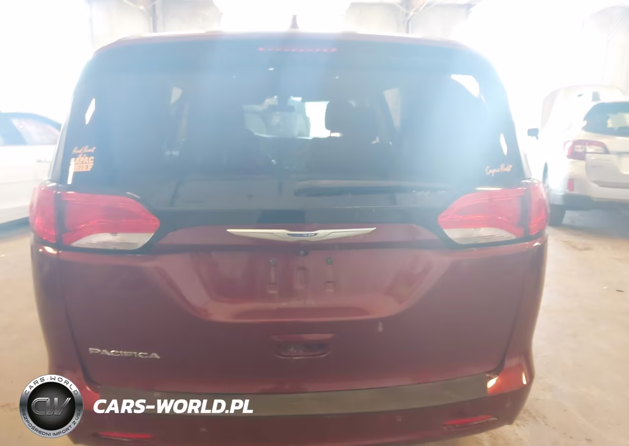 2018 Chrysler Pacifica Touring VIN:2C4RC1DG3JR274179 - 16