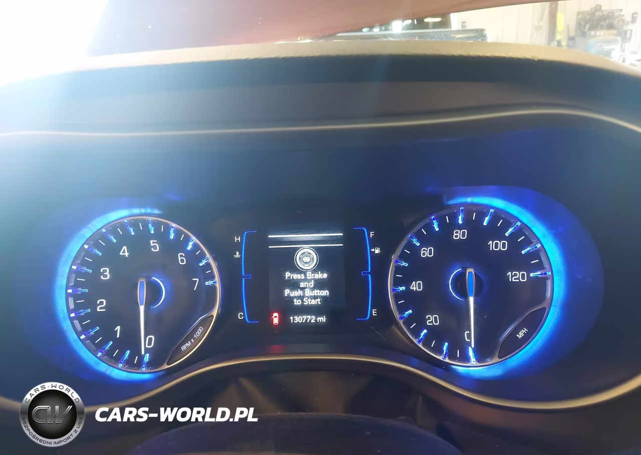 2018 Chrysler Pacifica Touring VIN:2C4RC1DG3JR274179 - 7