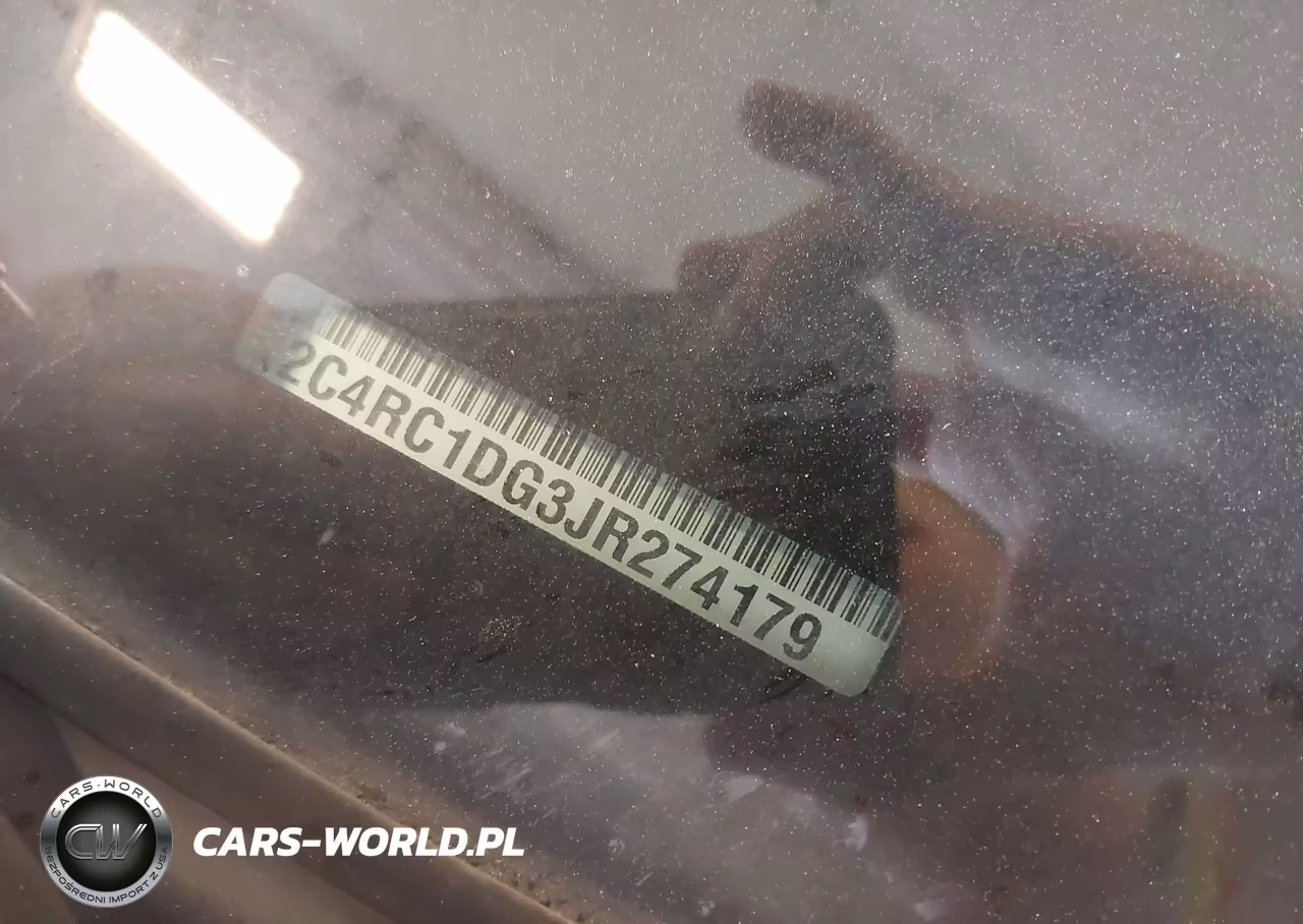 2018 Chrysler Pacifica Touring VIN:2C4RC1DG3JR274179 - 9
