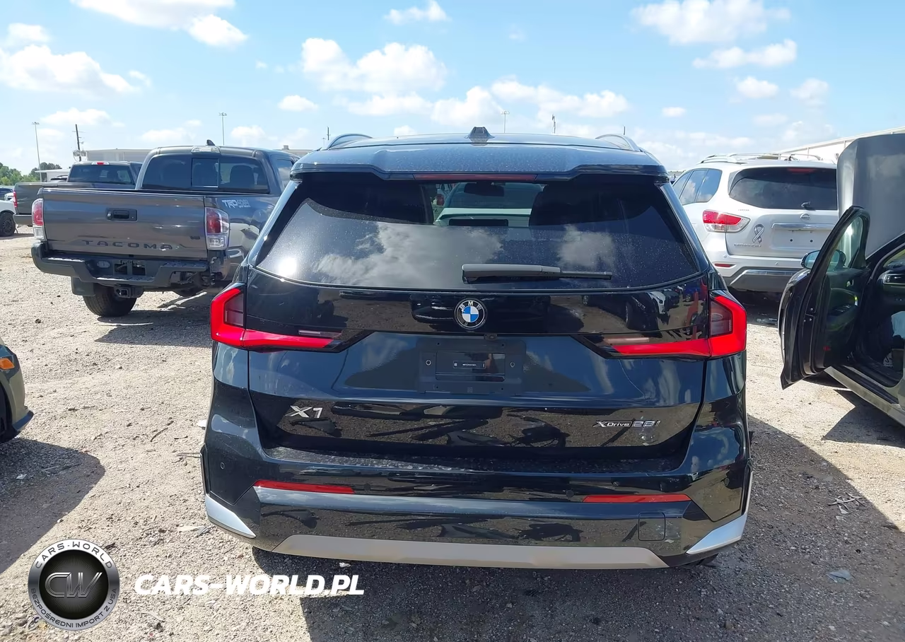 2025 BMW X1 xDrive28I VIN:WBX73EF01S5149374 - 17