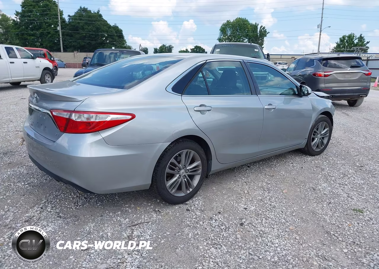 2015 Toyota Camry Se VIN:4T1BF1FK7FU892542 - 4