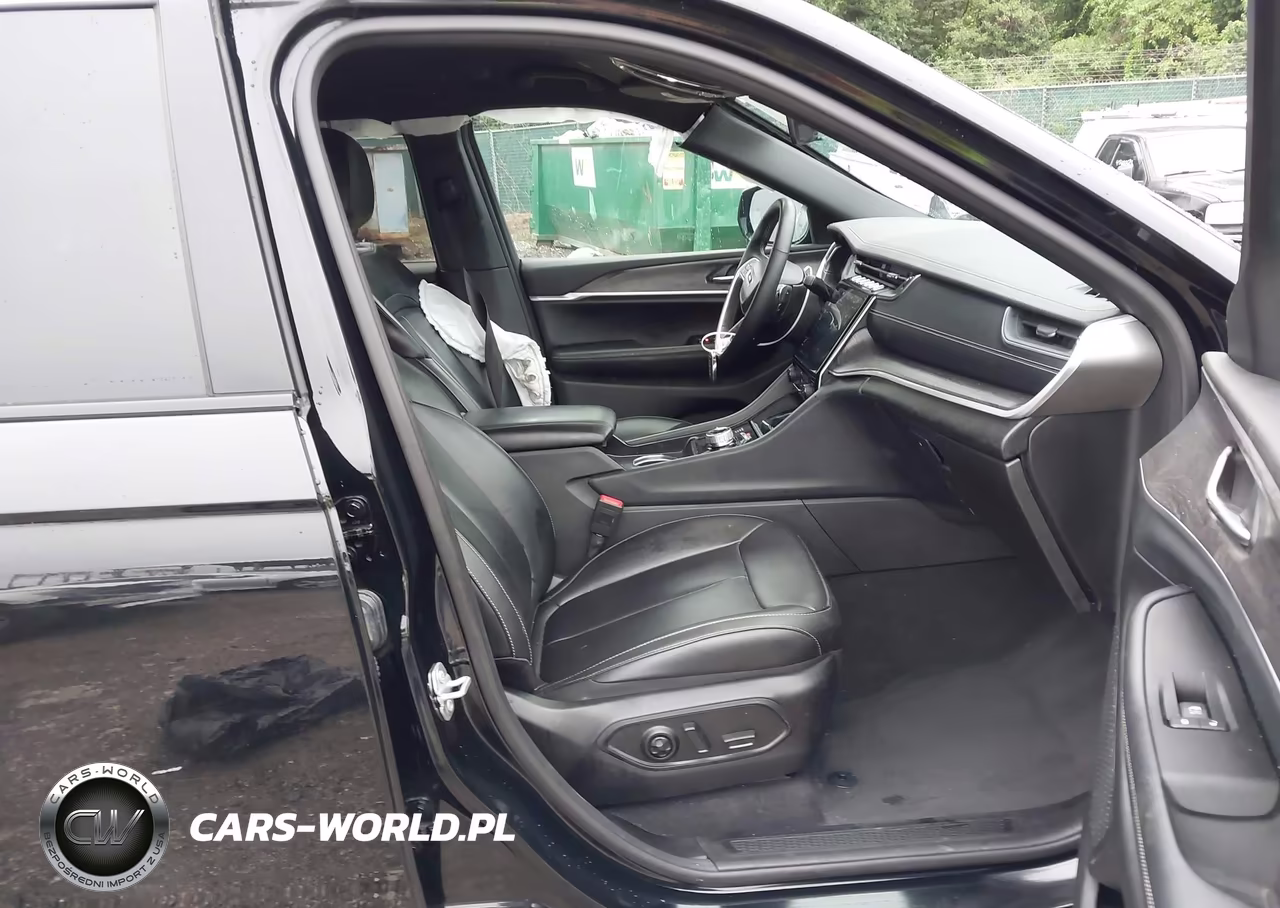 2025 Jeep Grand Cherokee Limited 4X4 VIN:1C4RJHBGXSC296000 - 5