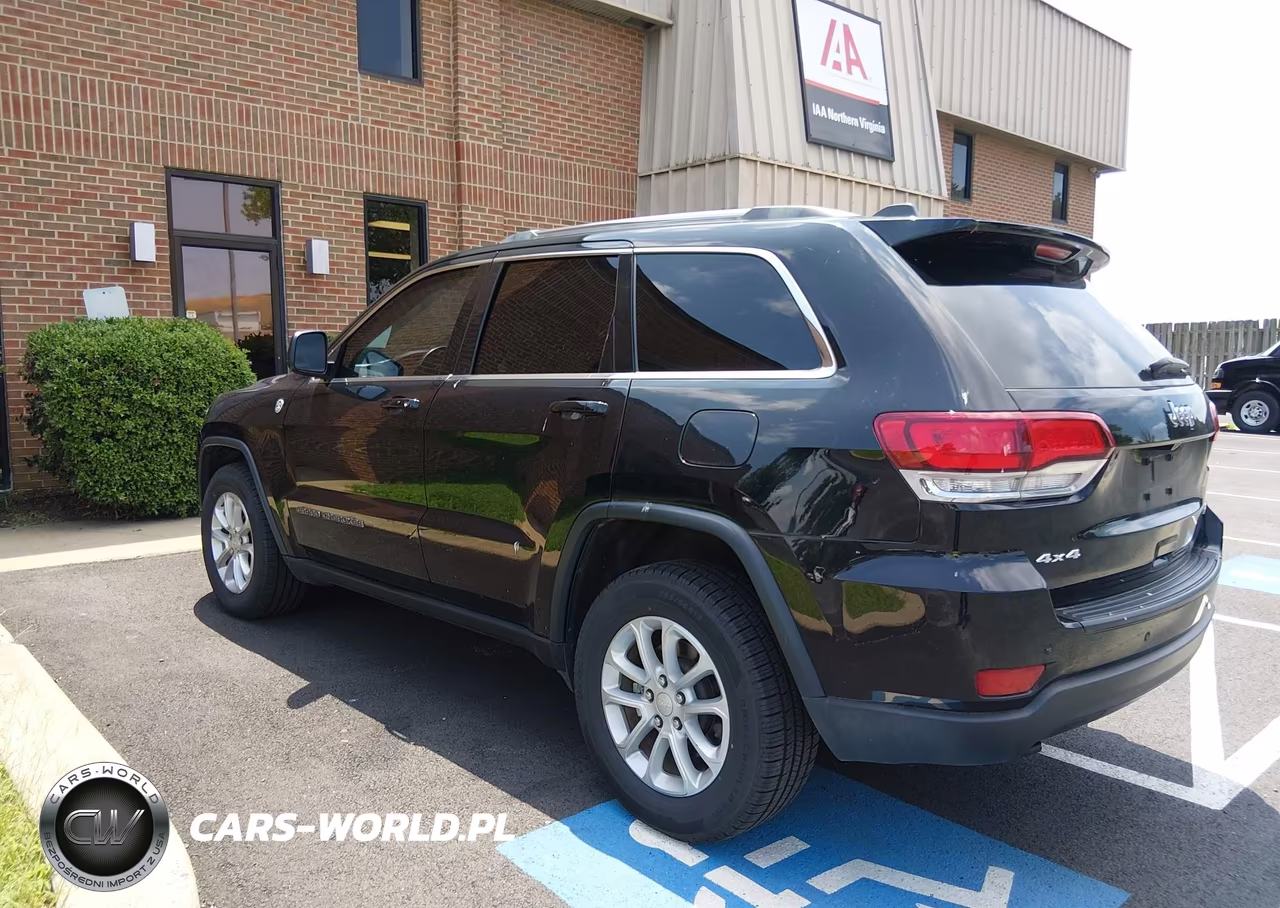 2021 Jeep Grand Cherokee Laredo E 4X4 VIN:1C4RJFAG4MC793701 - 3