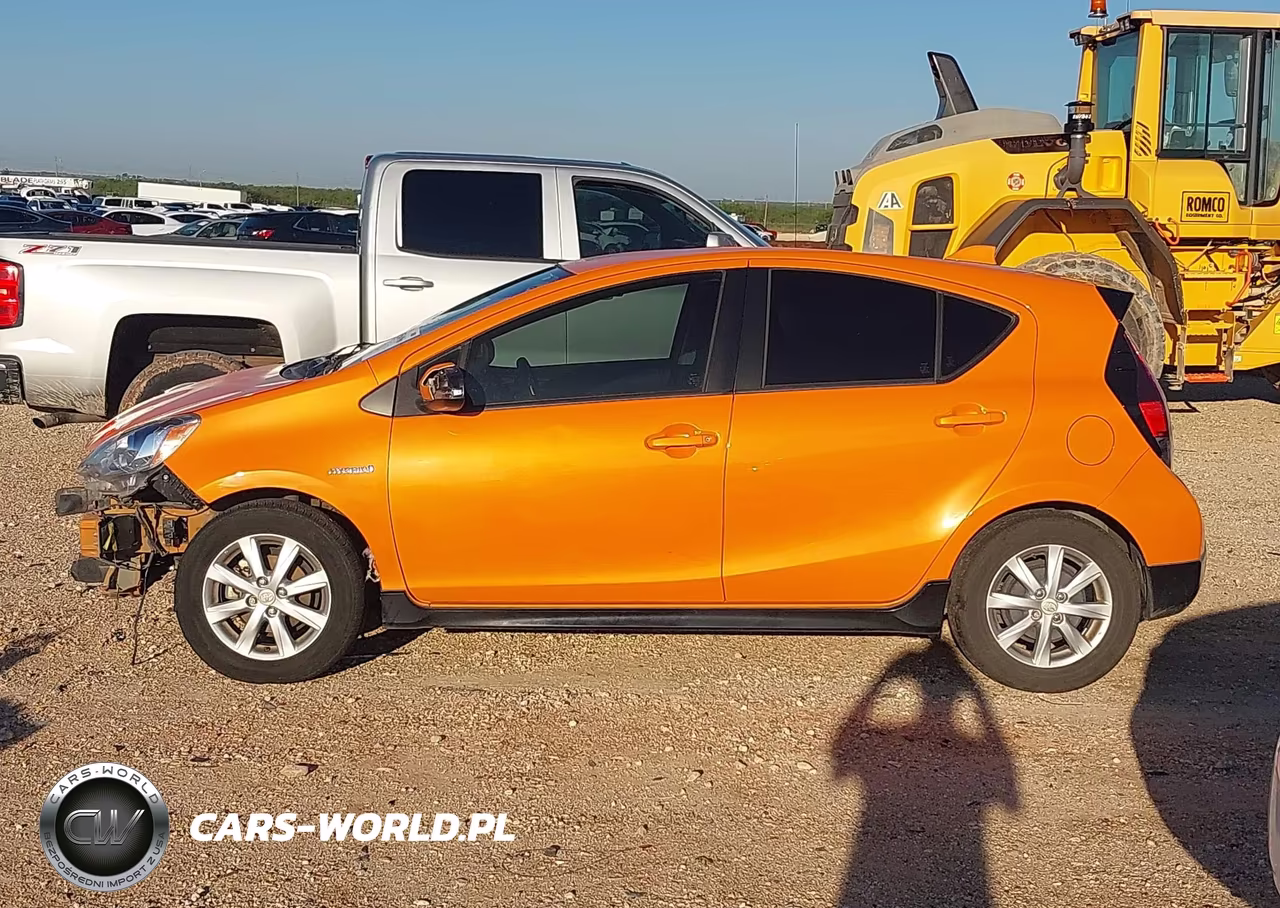 2017 Toyota Prius C Two VIN:JTDKDTB33H1595695 - 15