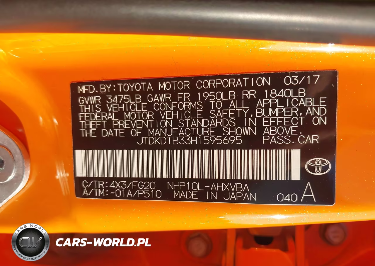 2017 Toyota Prius C Two VIN:JTDKDTB33H1595695 - 9