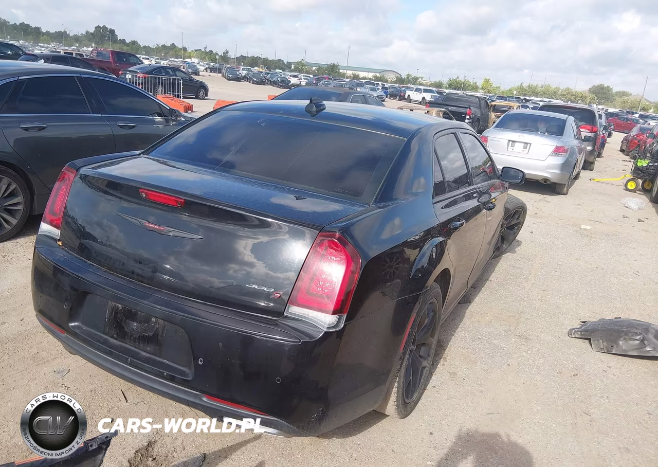 2021 Chrysler 300 300S VIN:2C3CCABG8MH520182 - 4