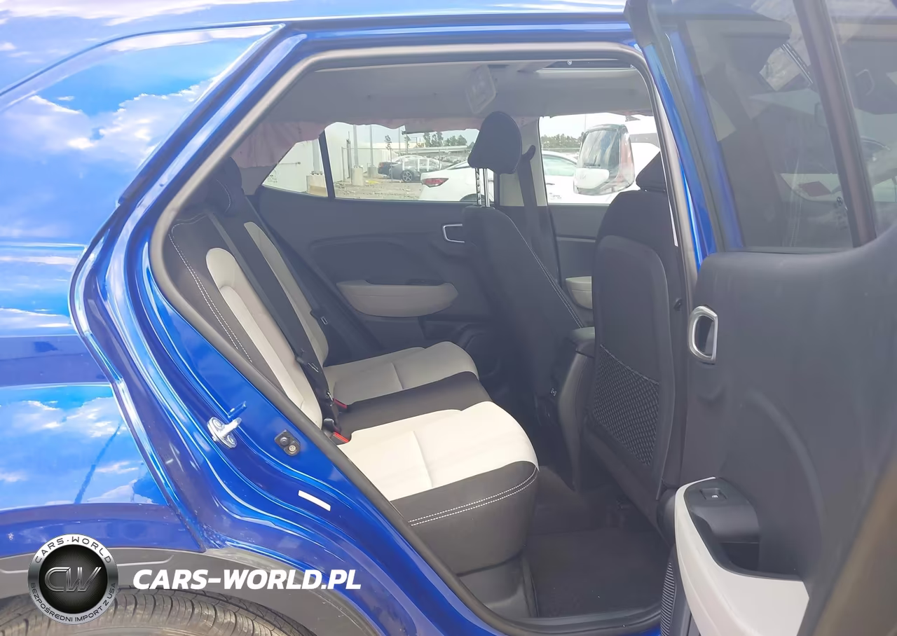 2025 Hyundai Venue Sel VIN:KMHRC8A33SU376558 - 8