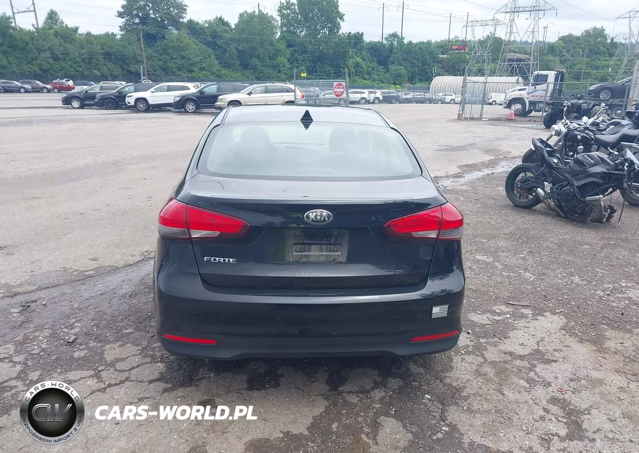 2018 Kia Forte Lx VIN:3KPFL4A71JE242616 - 16