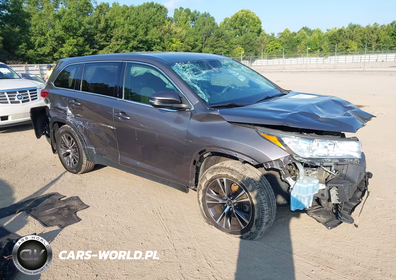 2019 Toyota Highlander Le – zdjęcie 1 z 17