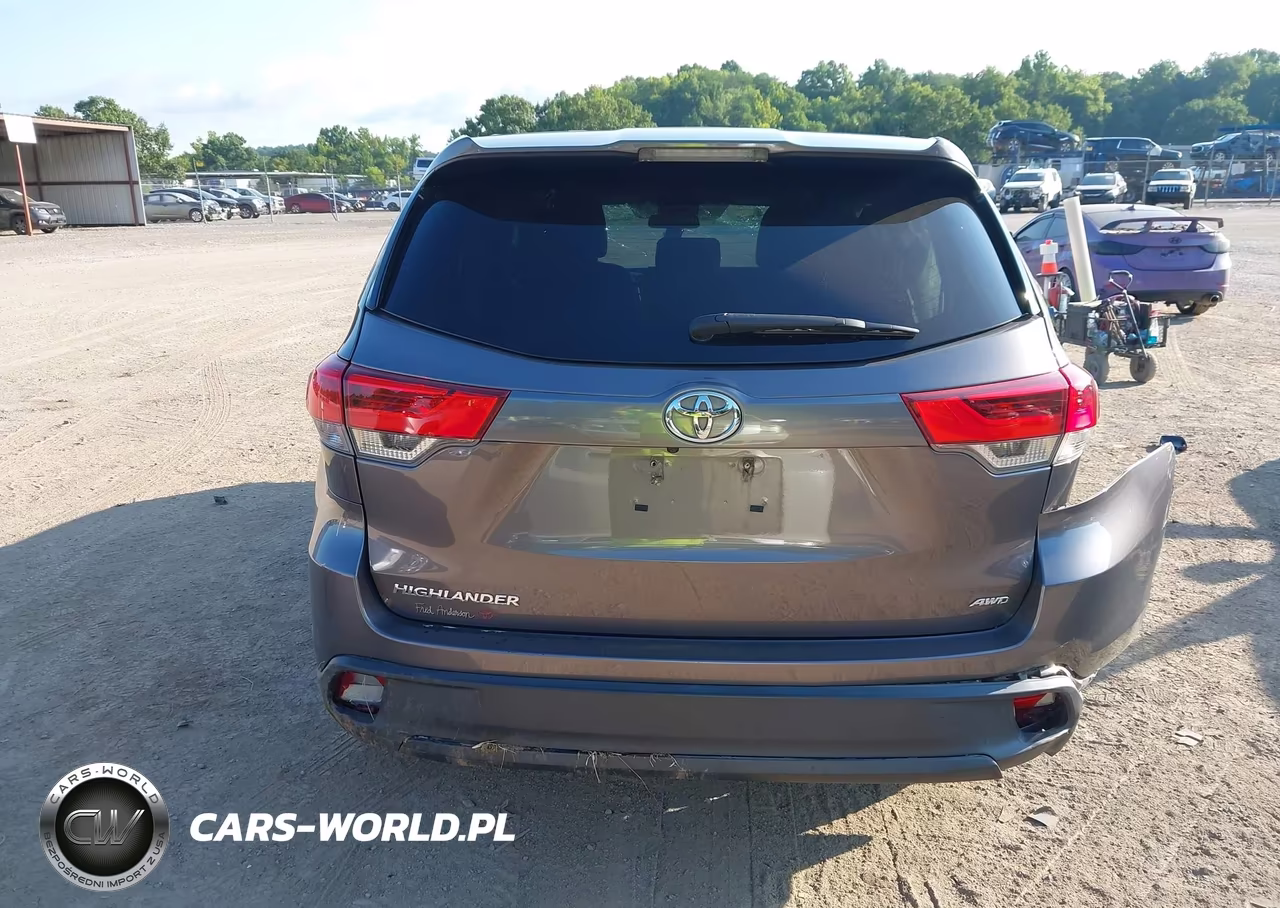 2019 Toyota Highlander Le VIN:5TDBZRFH1KS744738 - 17