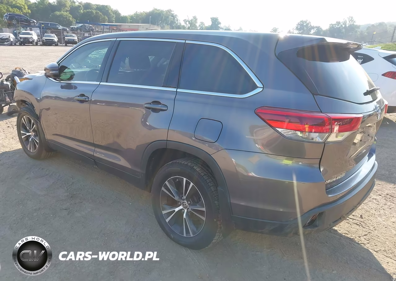 2019 Toyota Highlander Le VIN:5TDBZRFH1KS744738 - 3