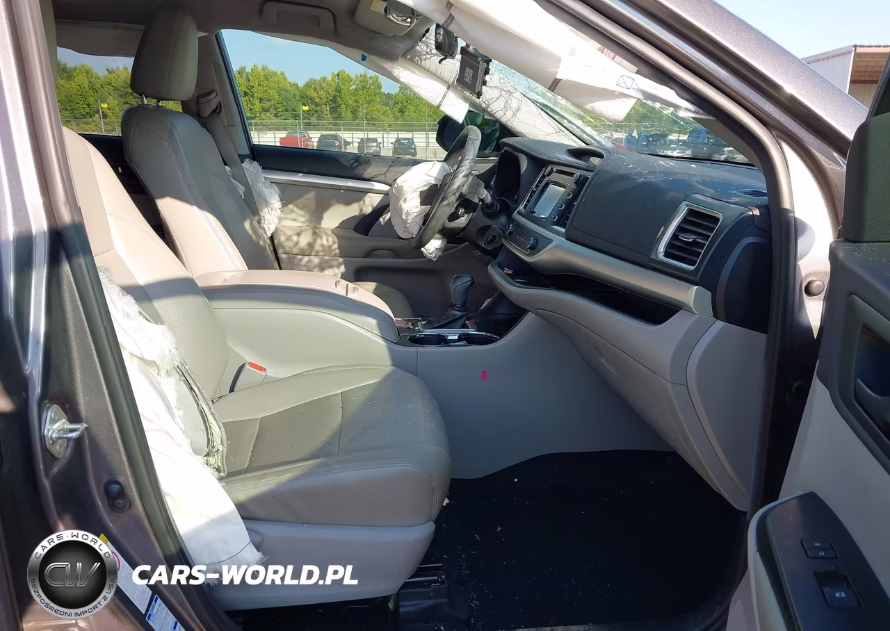 2019 Toyota Highlander Le VIN:5TDBZRFH1KS744738 - 5