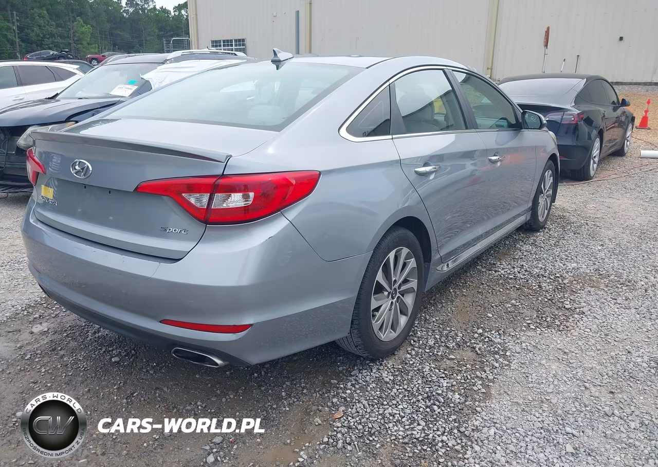 2017 Hyundai Sonata Sport VIN:5NPE34AFXHH480750 - 4
