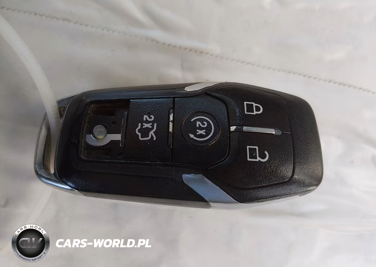 2016 Ford Fusion Energi Titanium VIN:3FA6P0SUXGR144712 - 11
