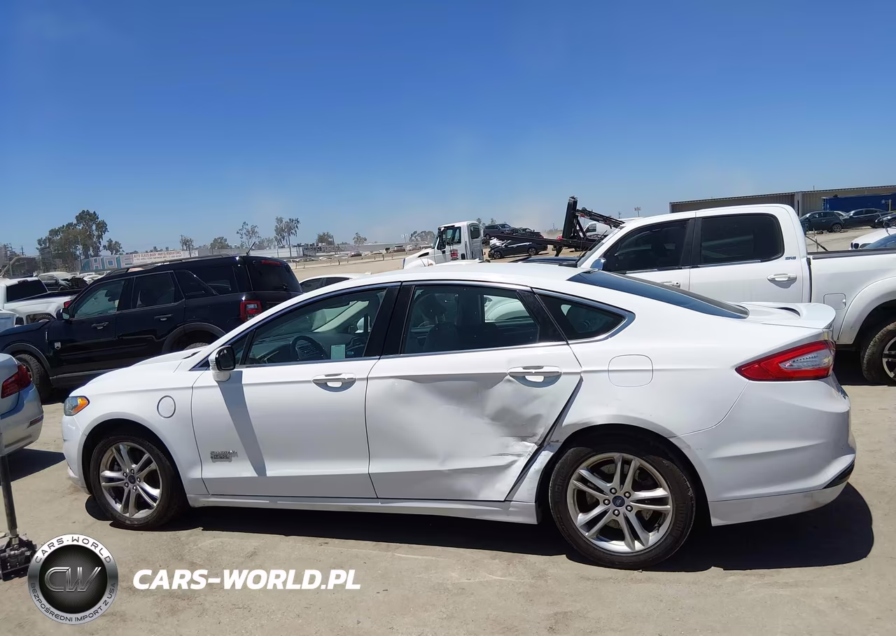 2016 Ford Fusion Energi Titanium VIN:3FA6P0SUXGR144712 - 14