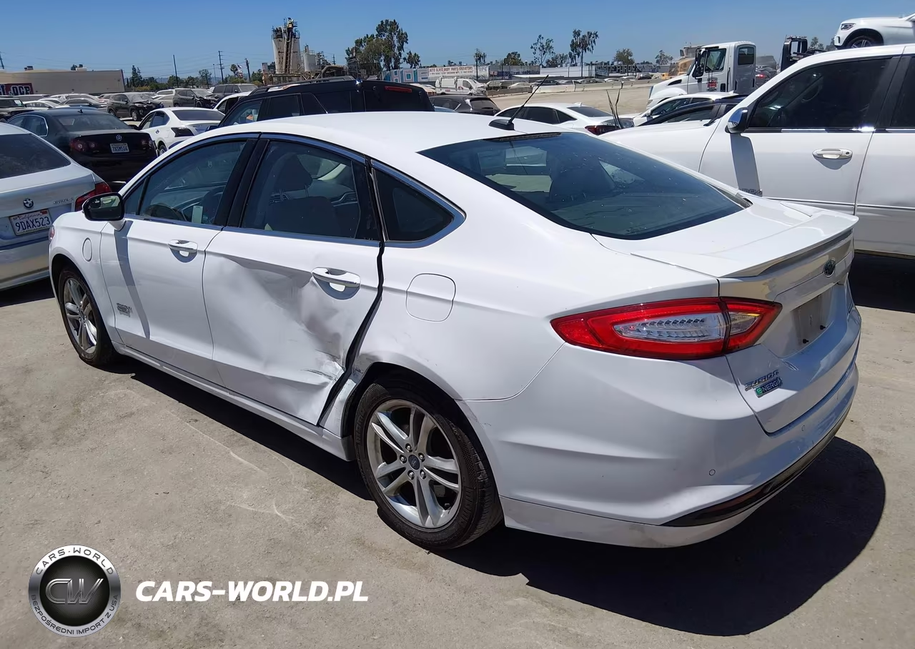 2016 Ford Fusion Energi Titanium VIN:3FA6P0SUXGR144712 - 3